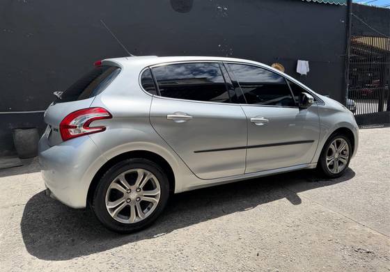 PEUGEOT 208 1.6 GRIFFE 16V FLEX 4P AUTOMÁTICO